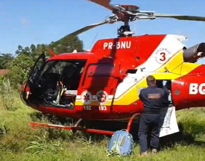 Helic&oacute;ptero prestou apoio no socorro a uma jovem de 13 anos que caiu da tirolesa em Gaspar – Foto: Arquivo/Arcanjo 3/Divulga&ccedil;&atilde;o/ND