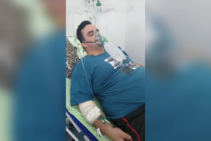 O jovem passou tr&ecirc;s dias internado de maneira improvisada na UPA. – Foto: Arquivo Pessoal/ND