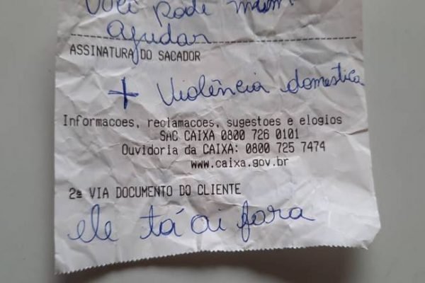 Mulher entregou bilhete a funcionária de banco – Foto: Reprodução/PMDF