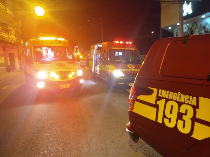 Acidente em Blumenau deixou dois jovens feridos na madrugada deste s&aacute;bado (27) – Foto: Divulga&ccedil;&atilde;o/CBMSC