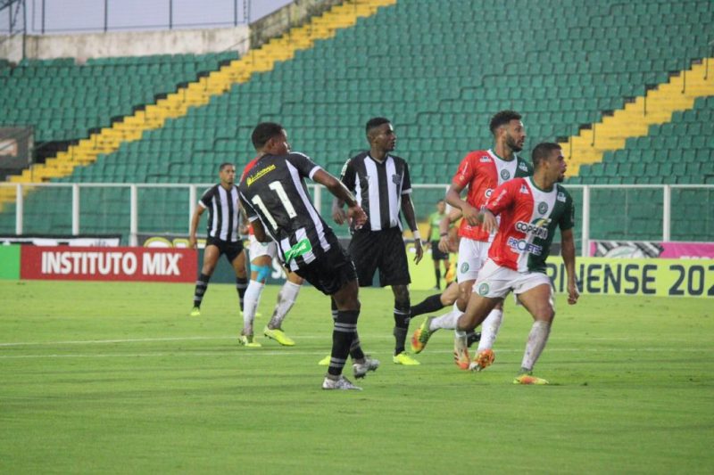 Breno, camisa 11 nas costas, marcou o primeiro gol do Figueirense no estadual. – Foto: Patrick Floriani/FFC