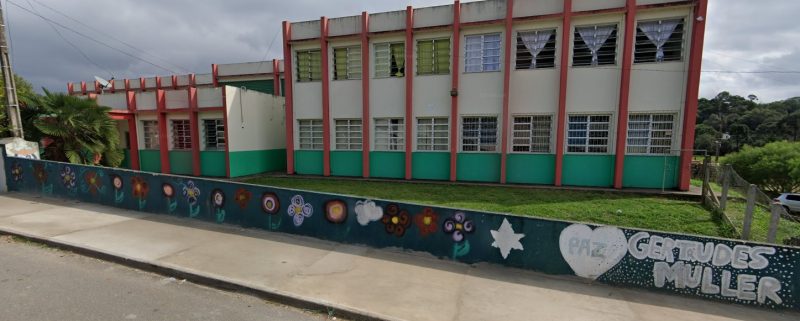 São nove diagnosticados e três aguardando o resultado; aulas continuam na Escola Gertrudes Müller – Foto: Reprodução/GoogleMaps