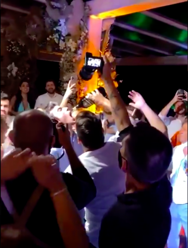 Dupla sertaneja se apresenta em festa de casamento mesmo com restrições em Santa Catarina – Foto: Redes Sociais/Reprodução