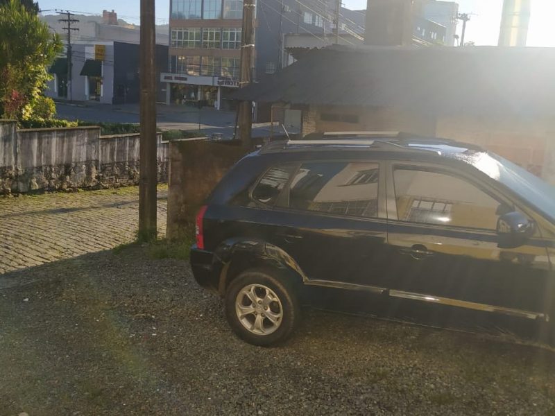 Ve&iacute;culo estava a poucos metros da base da Pol&iacute;cia Militar – Foto: Divulga&ccedil;&atilde;o/ND