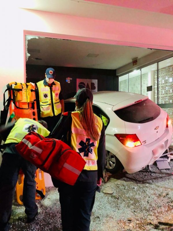 Recep&ccedil;&atilde;o da sede da entidade, que fica no Centro de Cambori&uacute;, ficou destru&iacute;da – Foto: Corpo de Bombeiros Militar/Divulga&ccedil;&atilde;o