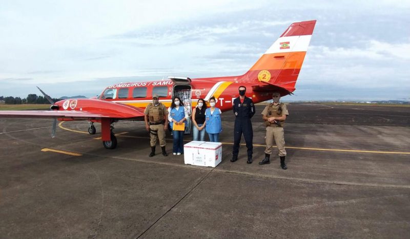 A entrega das doses para a Regional de Sa&uacute;de de Lages ocorreu pr&oacute;ximo das 9h. – Foto: CBMSC/Divulga&ccedil;&atilde;o/ND