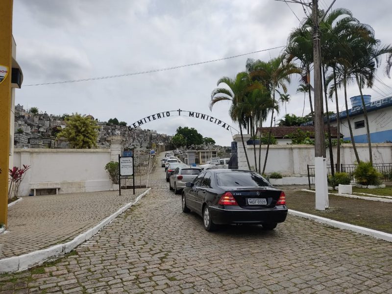 Amigos e familiares deram adeus a Marco Ant&ocirc;nio Peixer na manh&atilde; deste domingo – Foto: Dani Lando/NDTV