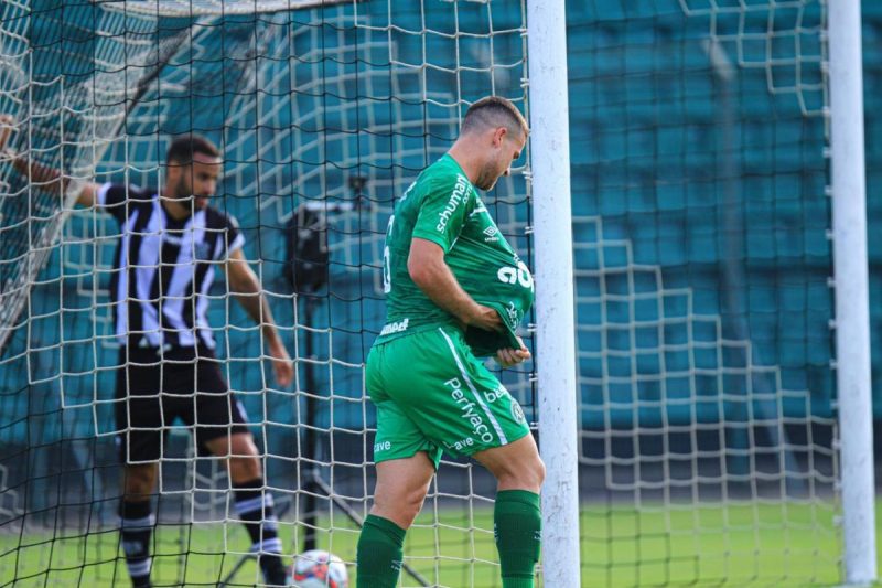 Chapecoense fez um primeiro tempo de franca superioridade e s&oacute; n&atilde;o abriu o placar mais cedo gra&ccedil;as &agrave;s boas defesas do arqueiro advers&aacute;rio – Foto: M&aacute;rcio Cunha/ACF/Divulga&ccedil;&atilde;o