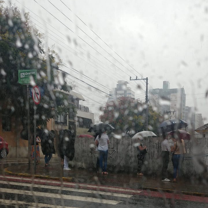 Chuva prejudica cronograma de vacinação em Florianópolis