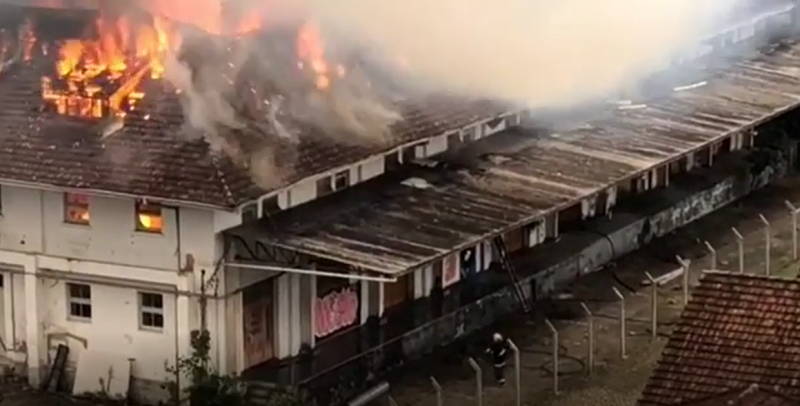 Espaço que pegou fogo estava interditado – Foto: Redes sociais/ND