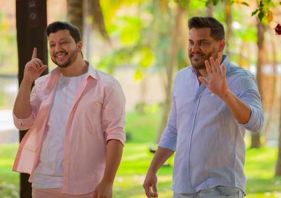 Dupla Cleber e Cauan se apresentaram em festa de casamento mesmo com festas proibidas em Santa Catarina – Foto: Redes Sociais/Reprodução