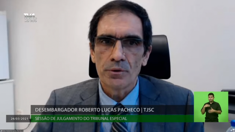 Desembargador Lucas Pacheco votou pelo impeachment – Foto: TV Alesc/Reprodução
