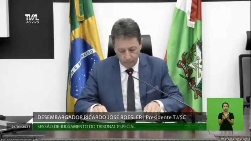 Ricardo Roesler dá início a sessão – Foto: TV AL/Divulgação/ND