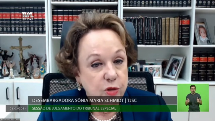 Desembargadora Sônia Schmitz proferiu segundo voto a favor do impeachment do governador de SC – Foto: TV Alesc/Reprodução