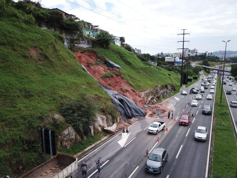 Novo deslizamento ocorreu na madrugada desta terça (2) na Via Expressa