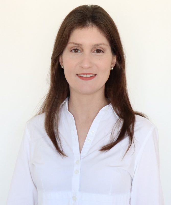 Dra . Adriana Ferraz, Médica Ortopedista e Traumatologista do InCOT – Médica Ortopedista e Traumatologista – Ortopedia Pediátrica – CRM/SC 15877 RQE 10802 – Foto: Divulgação