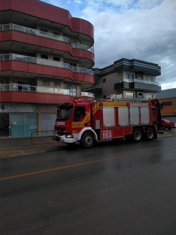 prédio de Mafra onde duas mulheres ficaram presas no elevador