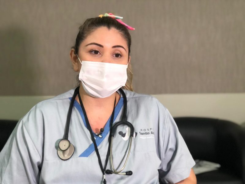 Ellen é uma das fisioterapeutas que está na linha de frente de combate à Covid-19 – Foto: Gabriela Milanezi/NDTV