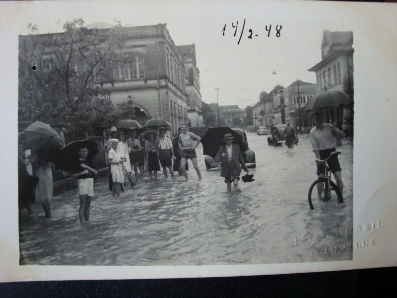 Enchente rua do Príncipe em 1948 &#8211; Foto: Arquivo Histórico de Joinville/Divulgação ND