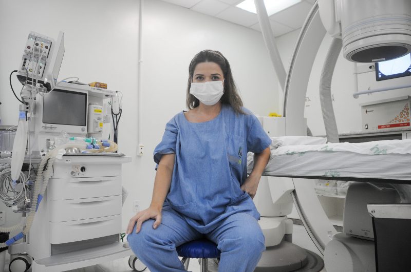 Tatiana relata que presenciar diariamente a dor das famílias pela morte solitária dos pacientes é devastador – Foto: Leo Munhoz/ND