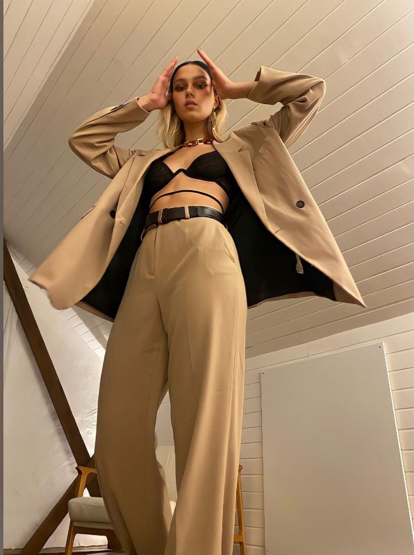 Foto que mais define o seu estilo, confortável e chique ao mesmo tempo – Reproudução/ Instagram de Flora Cruz/ ND