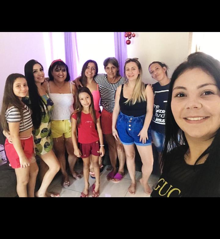 Fam&iacute;lia toda reunida depois do reencontro em Jaragu&aacute; do Sul – Foto: Arquivo Pessoal