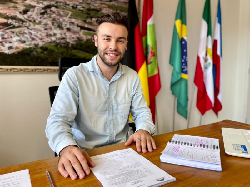 Filipe Schmitz assumiu interinamente a Prefeitura de Antônio Carlos – Foto: Divulgação/ND