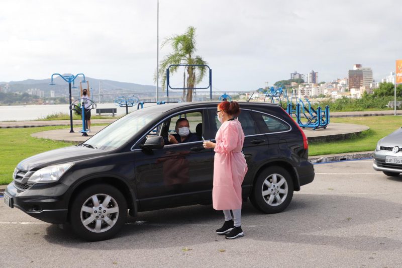 Florianópolis vacina mais de 6 mil idosos em apenas um dia – Foto: Cristiano Andujar/PMF/Divulgação