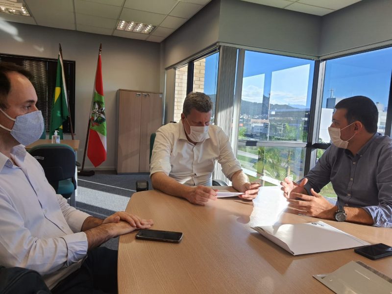 Piter Santana na Secretaria Desenvolvimento Econômico de Florianópolis – Foto: Ampe/Divulgação/ND