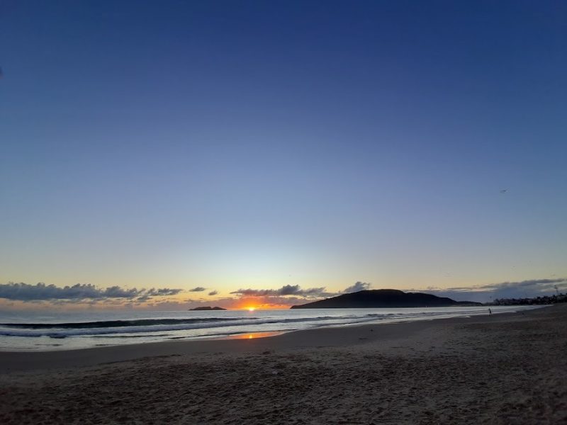 A foto foi tirada na praia dos Ingleses, onde Gabriella mora, em mar&ccedil;o de 2020. O choque veio quando ela viu as praias e a cidade vazia – Foto: Gabriela Tzzaddi/Arquivo Pessoal/ND