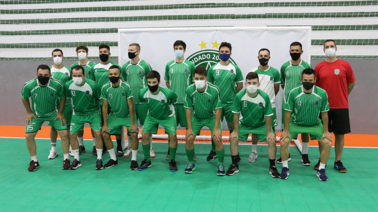 Equipes de futsal feminino e masculino adulto de Vargeão se