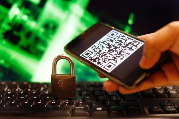 Criminosos fingem que vão passar um código de confirmação por SMS e pedem o número – Foto: Igo Estrela/Metrópoles/Divulgação/ND