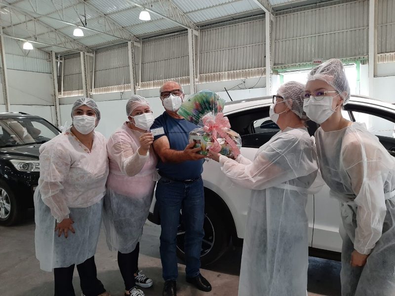Empresário Geraldo Belatto fez uma homenagem aos profissionais de saúde – Foto: Divulgação/Toninho Vieira/Prefeitura de Lages