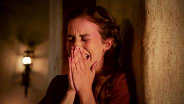 Abr&atilde;o (Vitor Novello) conversa com Sarai (Laryssa Ayres) e faz um pedido. Dnin-Sim (Rafael Gevu) pede conselhos a Abr&atilde;o. – Foto: Blad Meneghel/ Record TV e Divulga&ccedil;&atilde;o Record TV