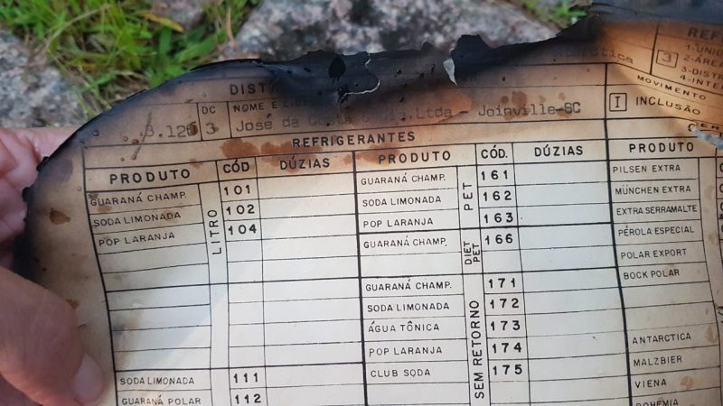 Papéis encontrados no incêndio são da época em que o local era usado como cervejaria – Foto: Redes sociais/ND