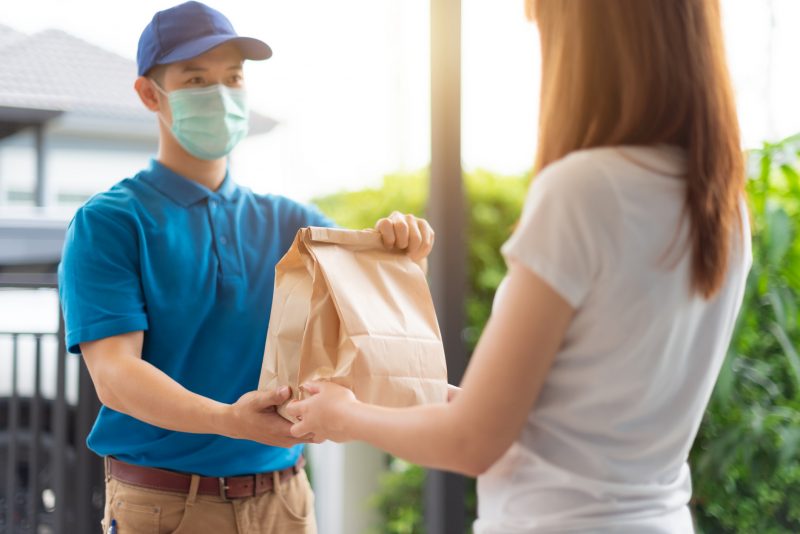 Com a necessidade de ficar cada vez mais em casa, os serviços de delivery poupam tempo e geram mais comodidade – Foto: iStock/Divulgação