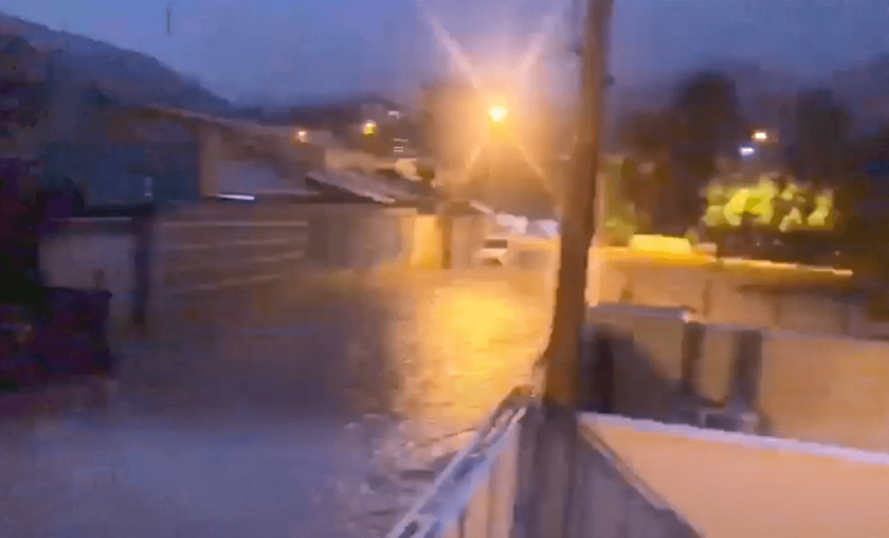 Noite virou dia com queda de raios e rel&acirc;mpagos em Itapema – Foto: Reprodu&ccedil;&atilde;o