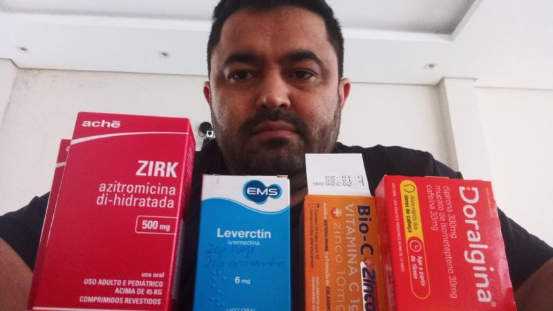 Ex-candidato a prefeito de Blumenau, Jairo Santos relata as dificuldades de se recuperar da Covid-19. Na imagem, ele mostra os medicamentos que tomou na primeira vez que teve a Covid-19. Na segunda, precisou de interna&ccedil;&atilde;o – Foto: Divulga&ccedil;&atilde;o/Jairo Santos