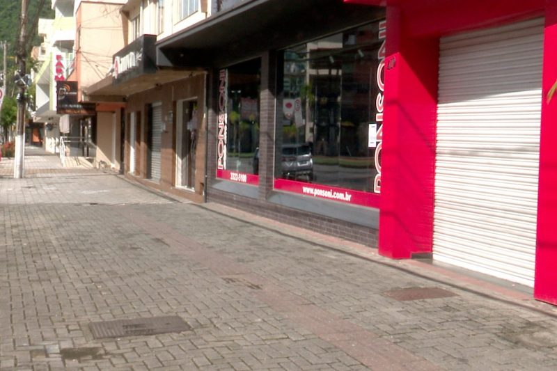 Comércio de Blumenau fechado durante o fim de semana, em cumprimento ao decreto estadual- Foto: Reprodução/NDTV Blumenau