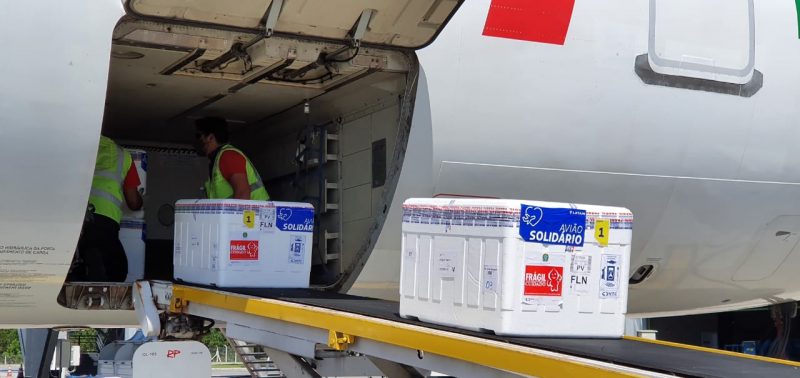 Chegada dos lotes ao aeroporto – Foto: Dive/Divulgação/ND