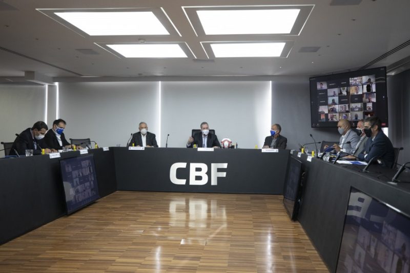 Conselho t&eacute;cnico da CBF; medida sonhada pela entidade h&aacute; tr&ecirc;s anos vai valer para as tr&ecirc;s principais divis&otilde;es do pa&iacute;s – Foto: Lucas Figueiredo/CBF