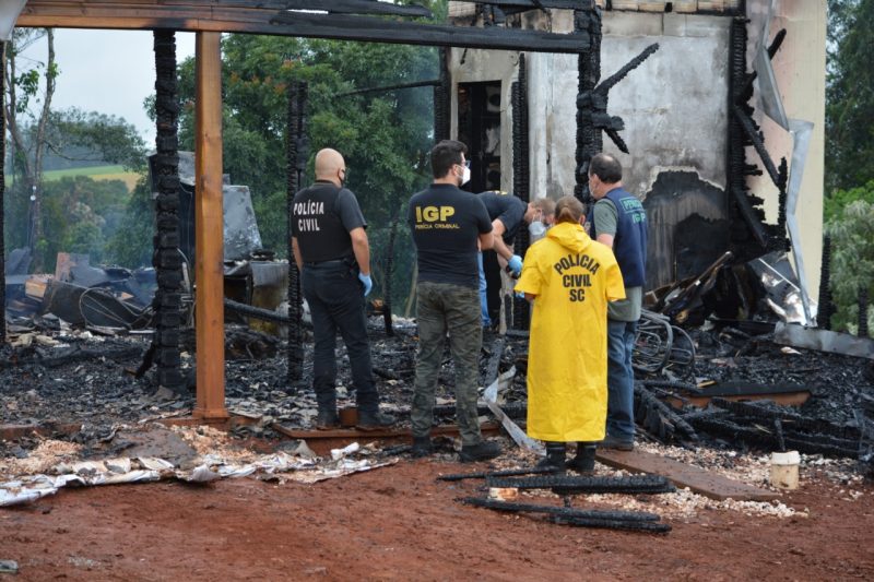 Jovem estava sozinha em casa no momento que o inc&ecirc;ndio ocorreu. – Foto: Arquivo/Marcos de Lima Portal Peperi