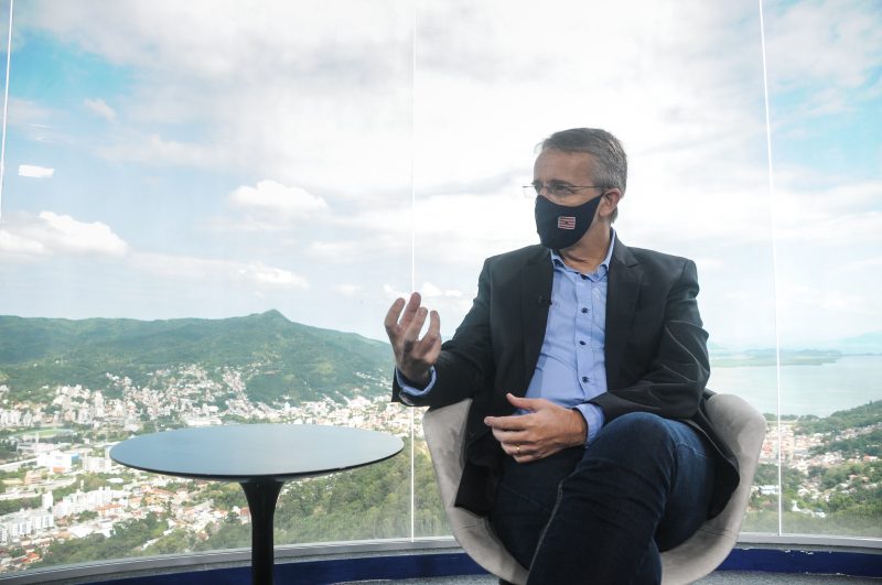Segundo o prefeito de Blumenau, o município intenciona comprar 120 mil doses