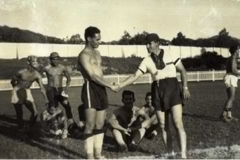 O ex-zagueiro do Figueirense, Perciliano Afonso Emerenciano, o Chin&ecirc;s, deixou o clube ao ser convocado pela FEB (For&ccedil;a Expedicion&aacute;ria Brasileira) para lutar na Segunda Guerra Mundial em 1944. Ao retornar para Florian&oacute;polis recebeu cumprimentos pela sua aventura na It&aacute;lia. Chin&ecirc;s vestiu por 10 anos a camisa do alvinegro, de 1941 a 1951. Foram 92 partidas com a camisa do alvinegro (43 vit&oacute;rias, 19 empates e 30 derrotas). – Foto: Memorial Alvinegro/ND