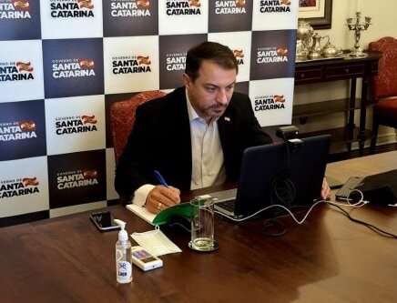 Carlos Moisés em reunião com representantes do setor de eventos em SC – Foto: Divulgação/Secom