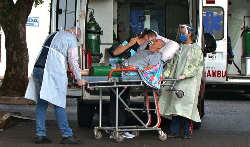 Cena de neta se despedindo do avô no Oeste marca avanço da pandemia em SC – Foto: Arvito Concatto/NDTV/ND