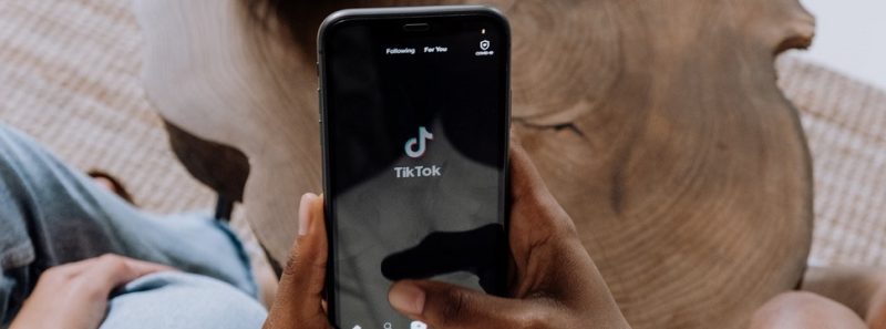 Nova função do TikTok só libera comentários após aprovação; veja como usá-la - cottonbro no Pexels