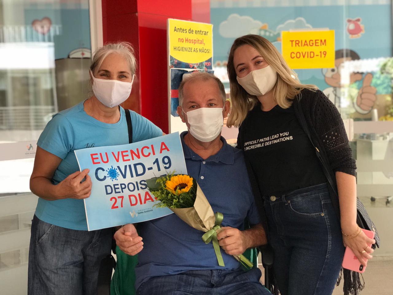 Após 27 dias internado, paciente que pediu para tomar cerveja após sair da UTI recebe alta em Blumenau - Larissa Machado/ Comunicação HSA