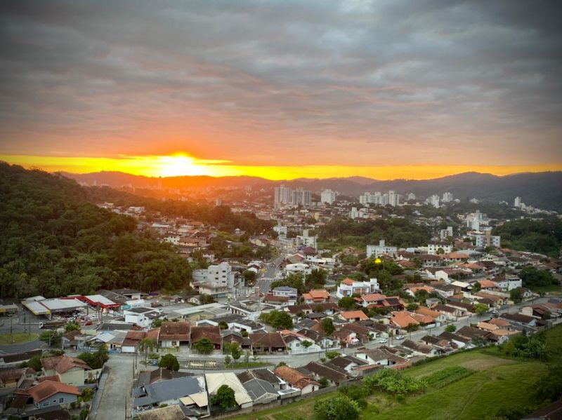 Dia amanhece com temperatura na casa dos 26&deg;C no Vale do Itaja&iacute; – Foto: Arquivo/Mois&eacute;s Stuker/NDTV