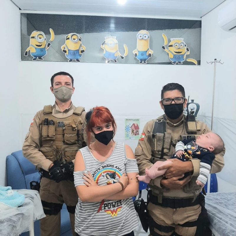 PM salva beb&ecirc; engasgado em Navegantes – Foto: PM/Divulga&ccedil;&atilde;o